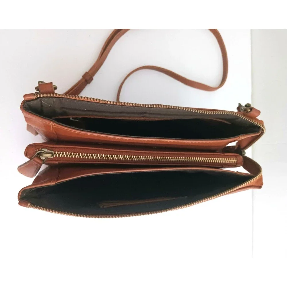 Oak & Tan Cognac Pebbled Leather Crossbody 3 Zippered Compartments Adj Strap